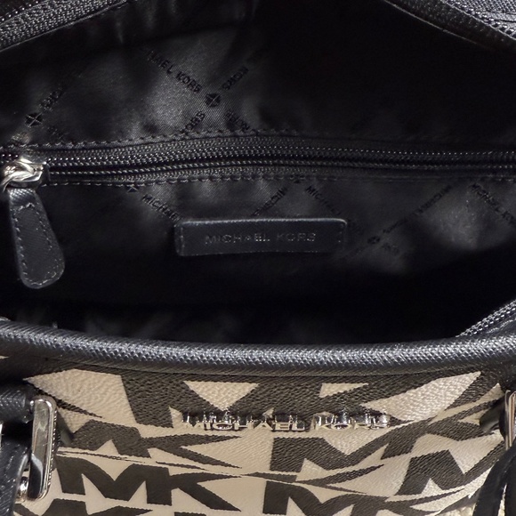 Michael Kors Jet Set Travel Tote Small - Black and White - Picture 11 of 16